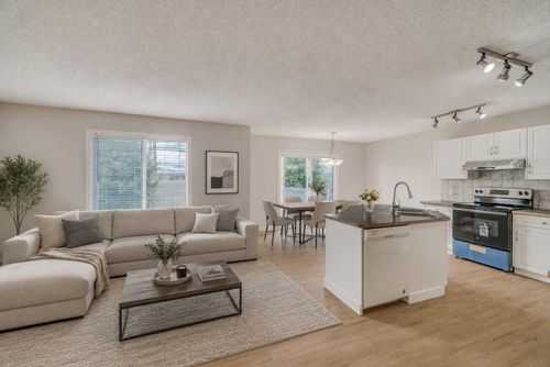 130 Somerglen Way Sw, Calgary, AB, T2Y4B2 | Card Image