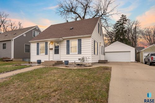 2217 S Hawthorne Ave, Sioux Falls, SD, 57105-3510 | Card Image