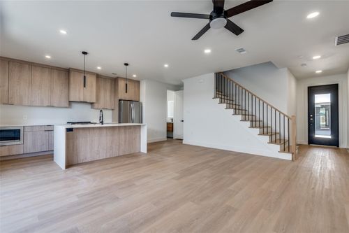 7305 Flyers Way, Dallas, TX, 75201 | Card Image