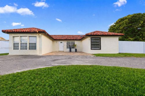 5730 Nw 199th St, Hialeah, FL, 33015-4933 | Card Image