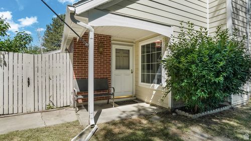 22 Creekside Ln, Centerville, UT, 84014-1462 | Card Image