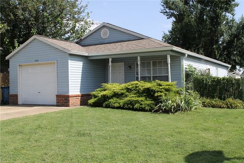 2504 Se 4th St, Bentonville, AR, 72712-5364 | Card Image