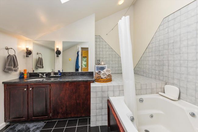 10 Cranberry Rd, House other with 5 bedrooms, 5 bathrooms and null parking in Keene NH | Image 41