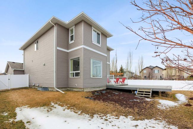 133 Everwoods Court Sw, Home with 4 bedrooms, 3 bathrooms and 4 parking in Calgary AB | Image 3