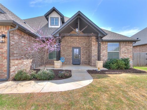 1124 Colonial Avenue, Tuttle, OK, 73089 | Card Image