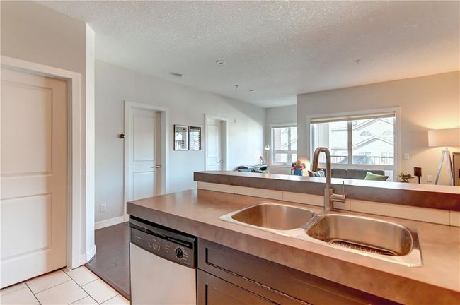 209 - 1108 15 Street Sw, Home with 2 bedrooms, 1 bathrooms and 1 parking in Calgary AB | Image 2