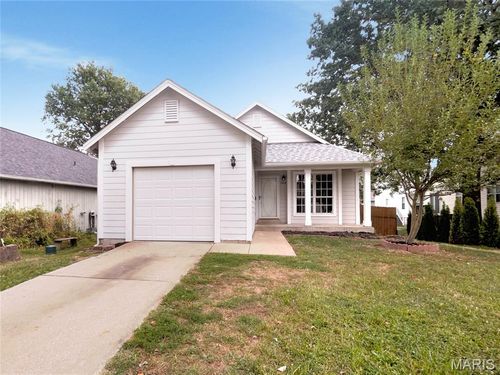 1004 Cobbler Ln, Saint Peters, MO, 63303-1211 | Card Image