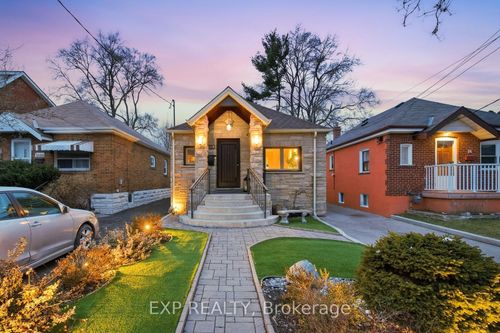 32 Victoria Boulevard, North York, ON, M6M2C1 | Card Image