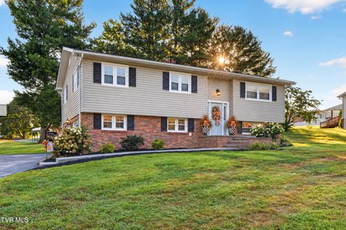 136 Patriot Cir, Bristol, VA, 24201-2094 | Card Image