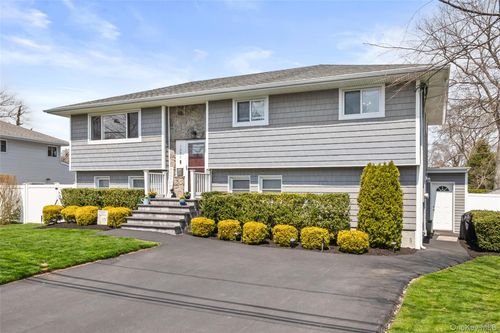 1299 Madison Ave, West Islip, NY, 11795-1718 | Card Image