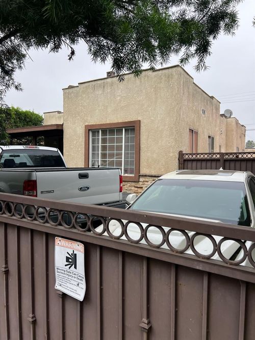 541 W 104th St, Los Angeles, CA, 90044-4401 | Card Image