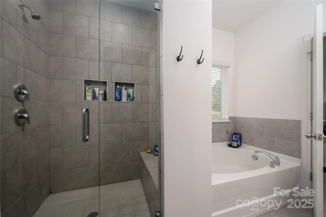 Primary Bathroom | Image 11