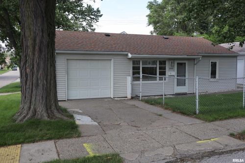 1904 Central Ave, Bettendorf, IA, 52722-6043 | Card Image