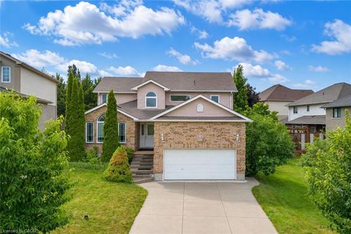 519 Yorkshire Dr, Waterloo, ON, N2T2V1 | Card Image