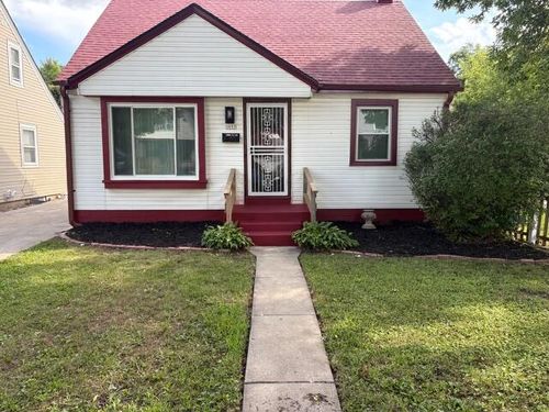 3033 W Eggert Pl, Milwaukee, WI, 53209-5415 | Card Image