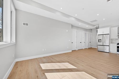 126 De Kalb Ave, Jersey City, NJ, 07306-5715 | Card Image
