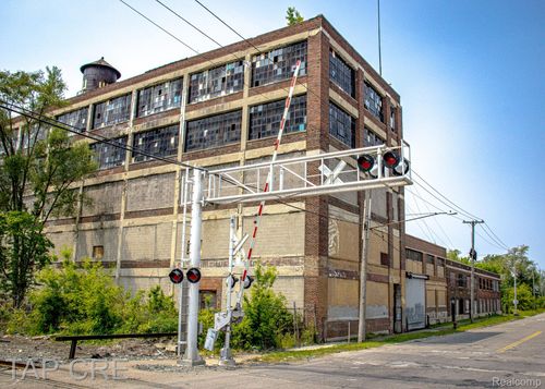 6400 Miller St, Detroit, MI, 48211-1747 | Card Image