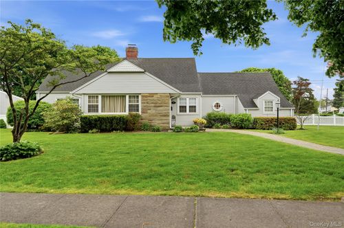 99 Oldfield Ave, Amityville, NY, 11701-3126 | Card Image