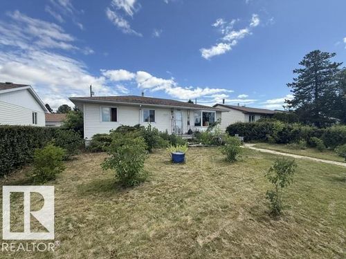 9128 129b Ave Nw, Edmonton, AB, T5E0P5 | Card Image