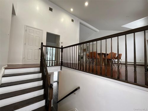 7 Country Holw, Highland Mills, NY, 10930-2141 | Card Image