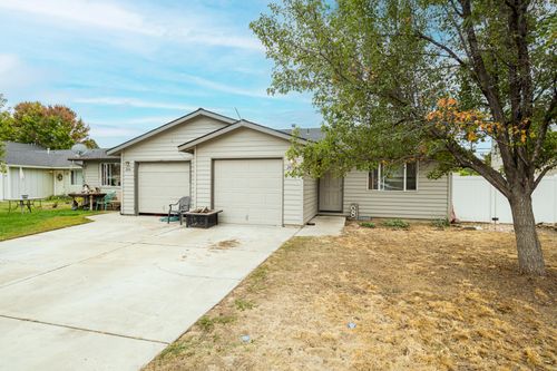 2454 Sw Wickiup Ct, Redmond, OR, 97756-7204 | Card Image
