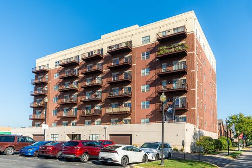 unit-205-1650 Riverwoods Dr, Melrose Park, IL, 60160-1655 | Card Image