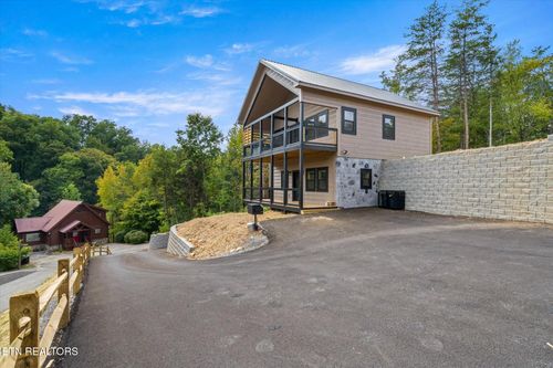 2431 Cobbler Way, Pigeon Forge, TN, 37863 | Card Image