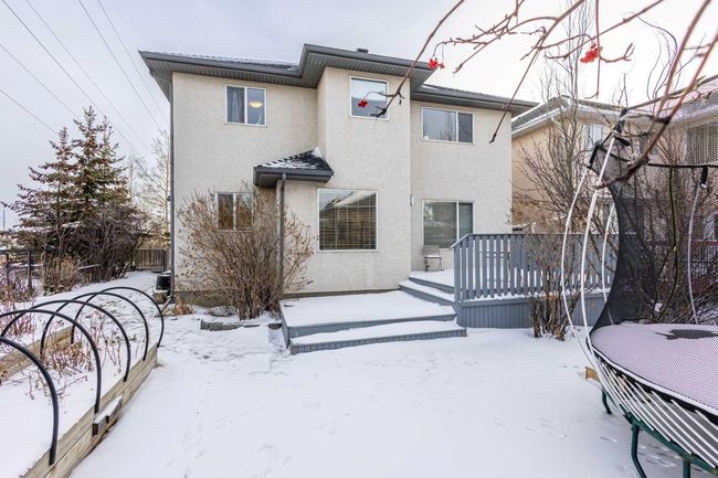 126 Strathridge Close Sw, Home with 7 bedrooms, 3 bathrooms and 4 parking in Calgary AB | Image 37