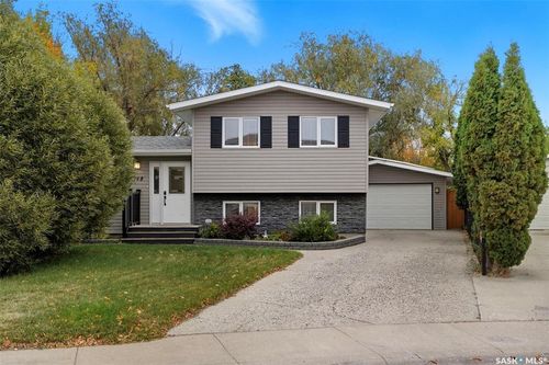 148 St Lawrence Cres, Saskatoon, SK, S7K3V8 | Card Image