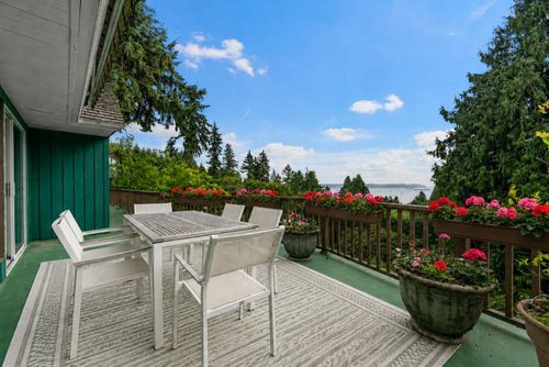 2660 Queens Avenue, West Vancouver, BC, V7V2Z1 | Card Image