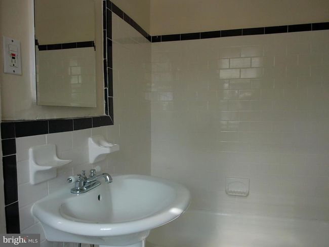 APT-4F - 7876 Spring Ave, Condo with 2 bedrooms, 1 bathrooms and null parking in ELKINS PARK PA | Image 17