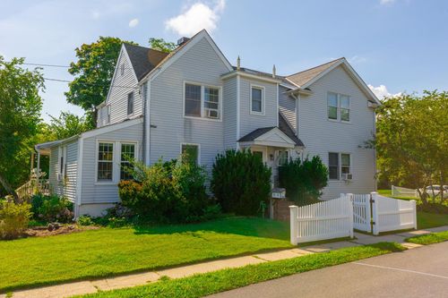 8 Regent St, Babylon, NY, 11702-3110 | Card Image