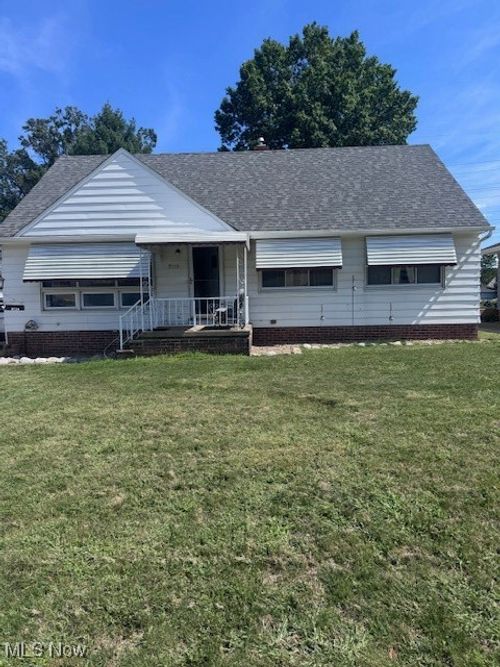 9739 Memphis Villas Blvd, Brooklyn, OH, 44144-2404 | Card Image
