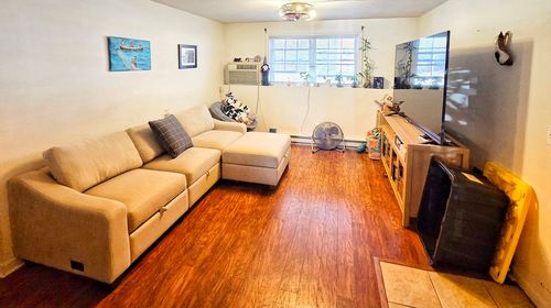 apt-b-3 Maple Crest Cir, Holyoke, MA, 01040-1185 | Card Image