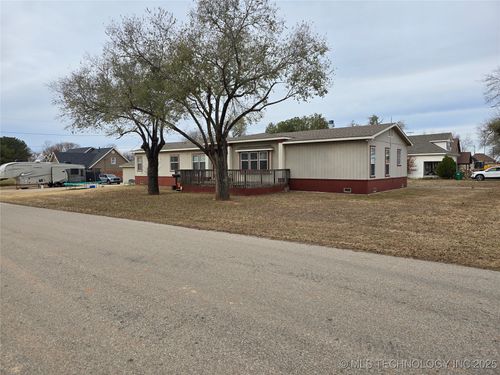 306 W Oklahoma St, Medford, OK, 73759-1132 | Card Image