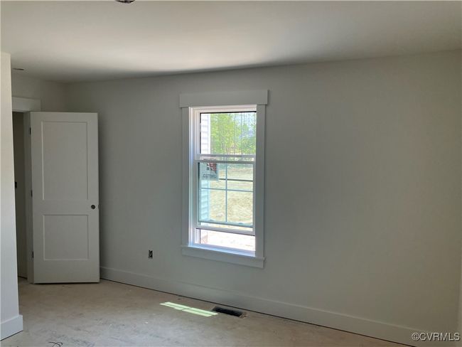 Unfurnished room with baseboards | Image 12
