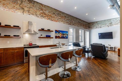 808 Elm St, Cincinnati, OH, 45202 | Card Image