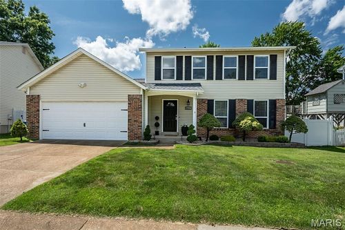 812 Peace Haven Dr, Saint Louis, MO, 63125-5062 | Card Image