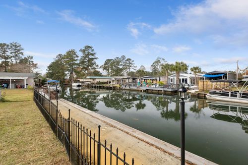 402 Chippendale Ln, Bonneau, SC, 29431-8557 | Card Image