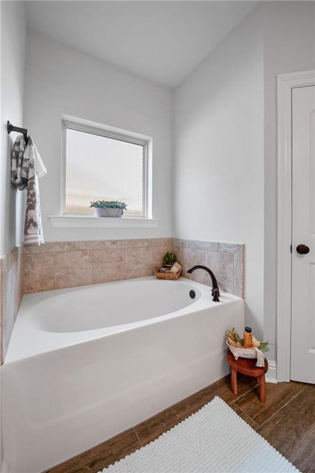 Primary Bathroom | Image 20