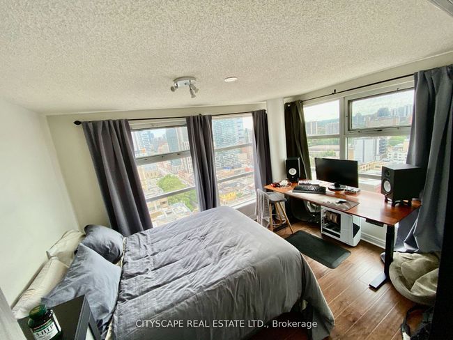 2501 - 50 Lombard St, Condo with 3 bedrooms, 2 bathrooms and null parking in Toronto ON | Image 4