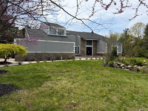 4 Darius Court, Huntington, NY, 11746 | Card Image