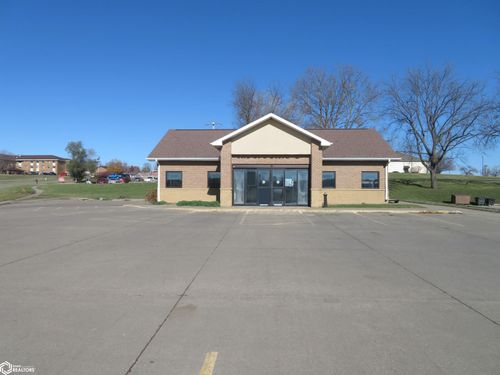 125 W Merle Hibbs Boulevard, Marshalltown, IA, 50158 | Card Image