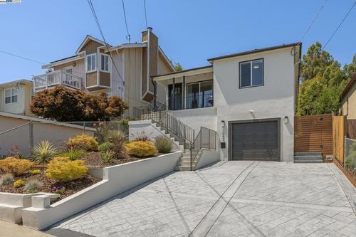 2643 99th Ave, Oakland, CA, 94605-4810 | Card Image