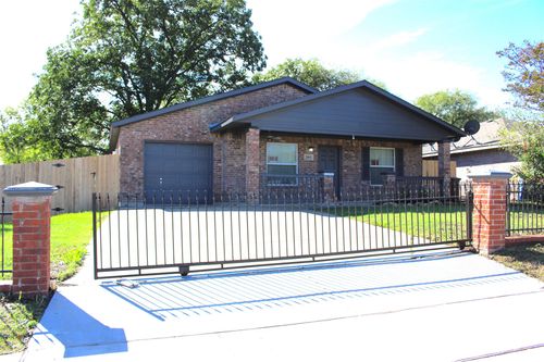 2001 San Antonio St, Grand Prairie, TX, 75051-1363 | Card Image