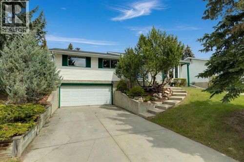 119 Dalhurst Way Nw, Calgary, AB, T3A1P1 | Card Image