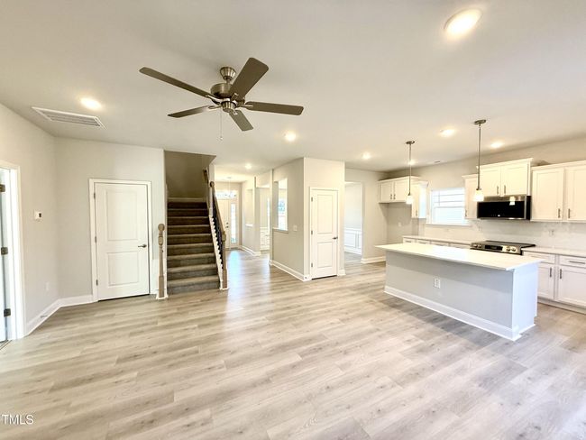 family room and kitchen | Image 7
