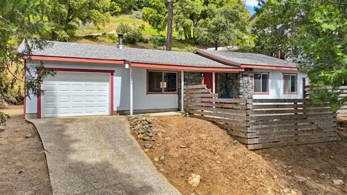 16366 Banner Quaker Hill Rd, Nevada City, CA, 95959-8818 | Card Image