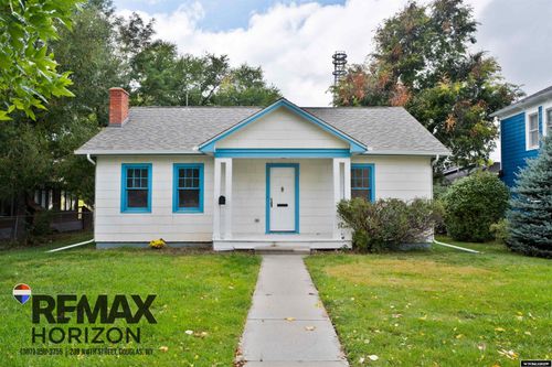 208 S 4th St, Douglas, WY, 82633-2528 | Card Image
