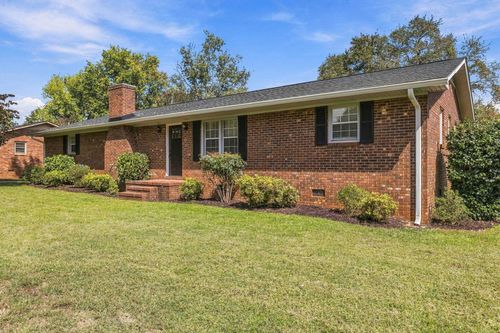 110 Scenic Cir, Boiling Springs, SC, 29316-5638 | Card Image